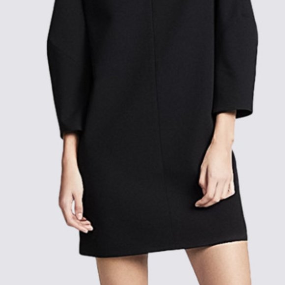 A black dress with a V-neck - Picture 4 of 5